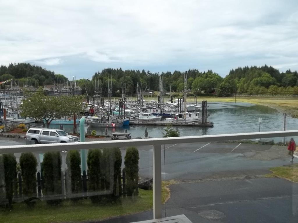 Bayshore Waterfront Inn Ucluelet Extérieur photo